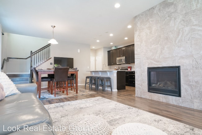 Building Photo - 4 br, 3.5 bath House - 1287 S Dayton St