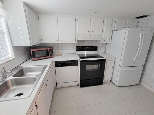 Foto del edificio - 2727 75th St W