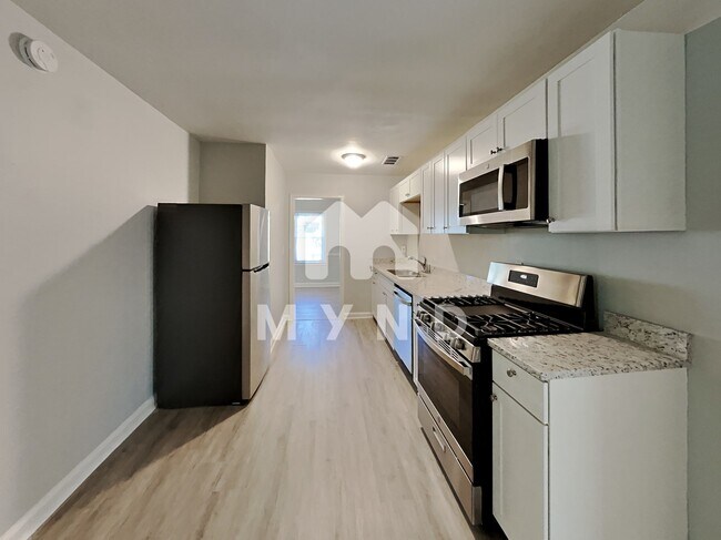 Foto del edificio - 1765 Mckenzie Dr