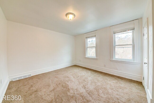 Building Photo - 2 br, 1 bath House - 22 Penelope Mt Washin...