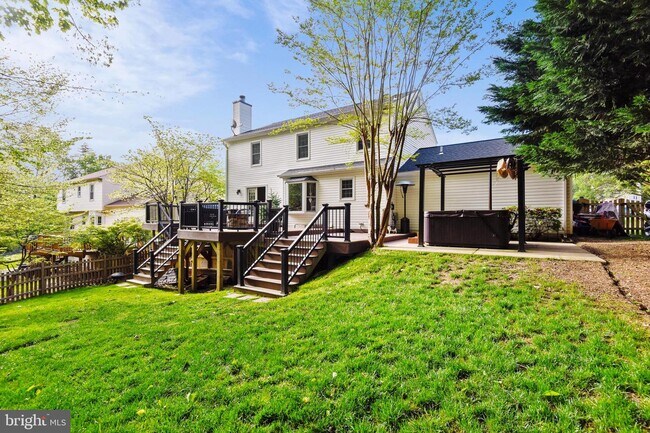 Building Photo - 8988 Shadowlake Way