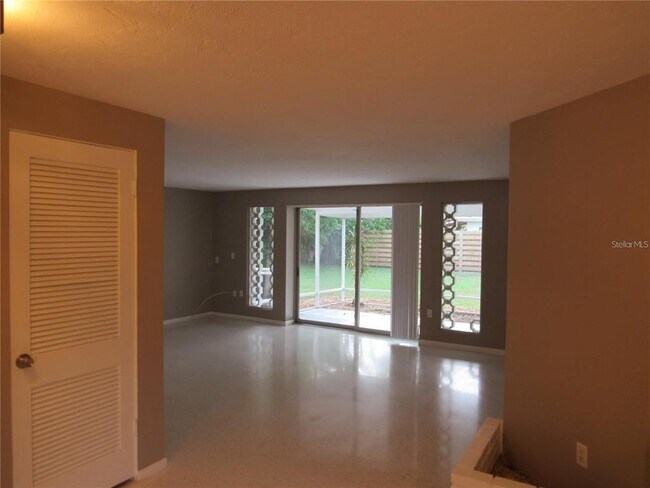 Building Photo - 2559 Jefferson Cir