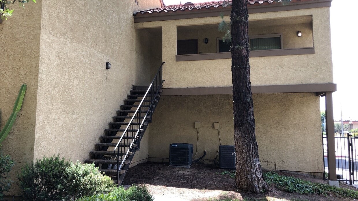 Primary Photo - 2 Bed 1 Bath condo with garage- Gated Comm...