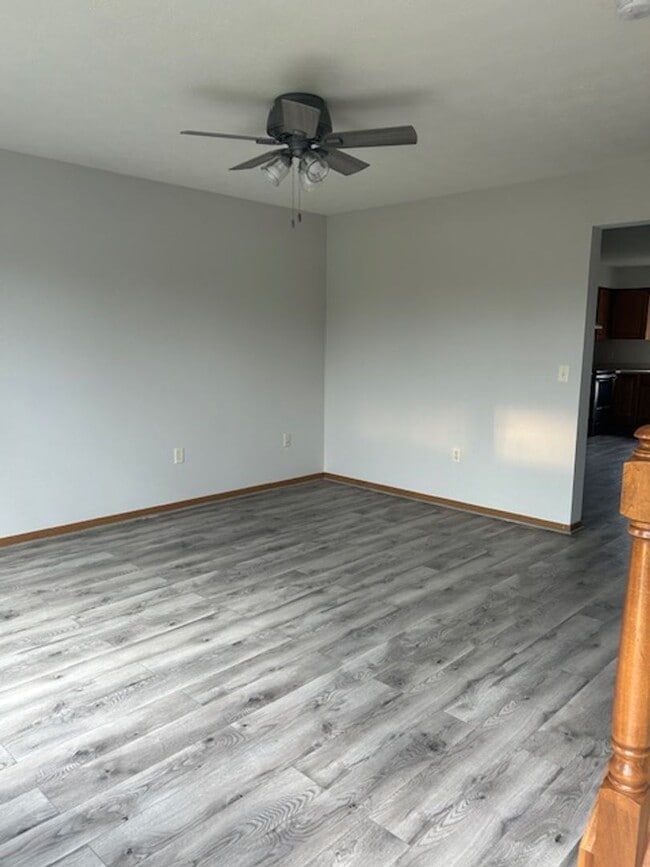 Building Photo - 2 Bedroom, 1 1/2 Bath 1500 sq. ft. Townhom...