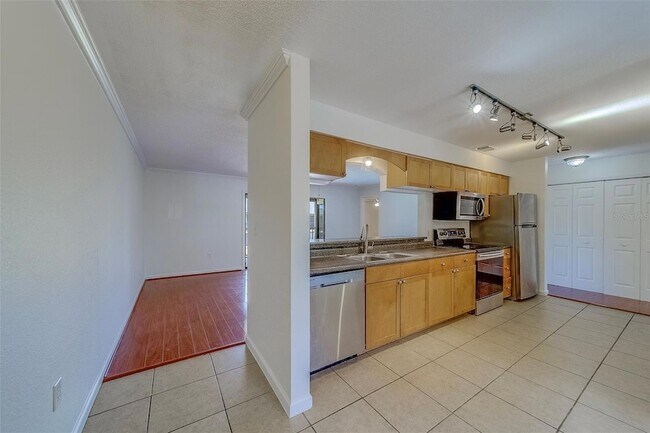 Foto del edificio - 10195 Sailwinds Blvd N