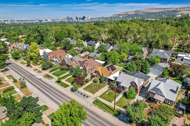 Foto del edificio - Elegant Yale Crest Bungalow in the Heart of Sugar House