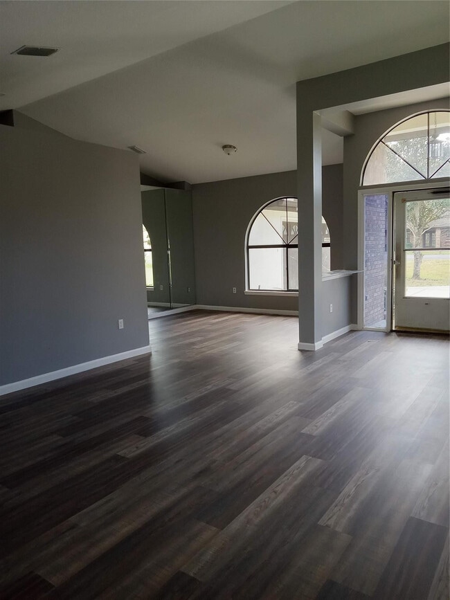 Building Photo - 108 Greentree Ln