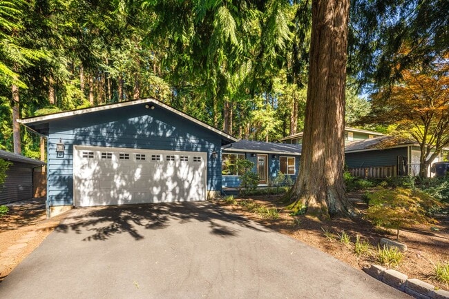 Building Photo - 3 Bdrm with Spacious Yard and Garage in Kirkland