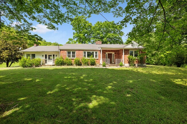 Building Photo - 1155 Ridge Hill Rd