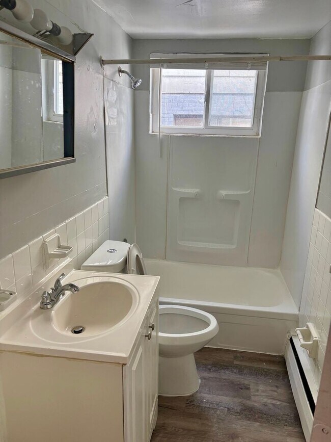 Building Photo - 2553 W North Bend Rd