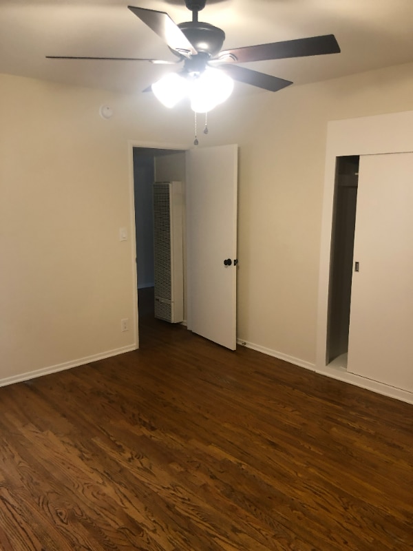 Foto del edificio - 10647 Sherman Grove Ave