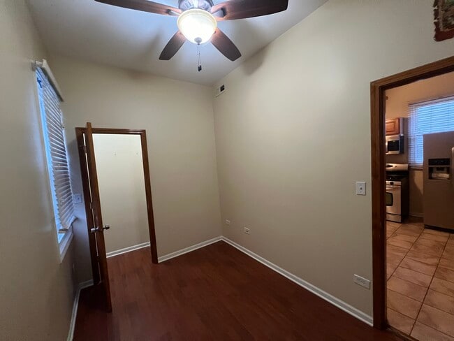 Foto del edificio - 2028 N Hamlin Ave