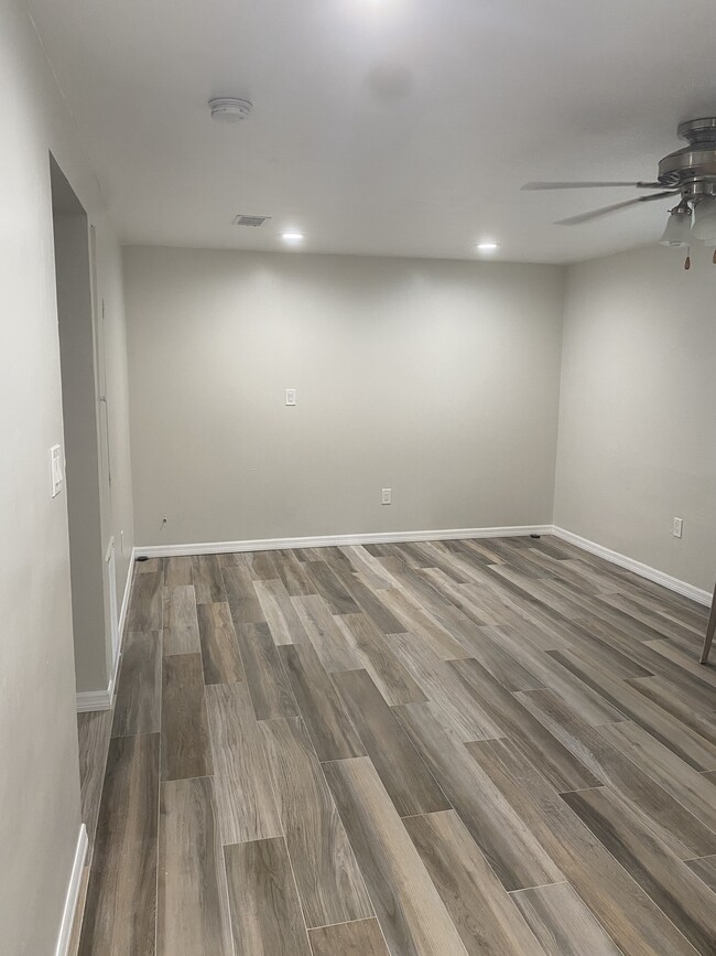 Building Photo - 8485 Sunset Dr