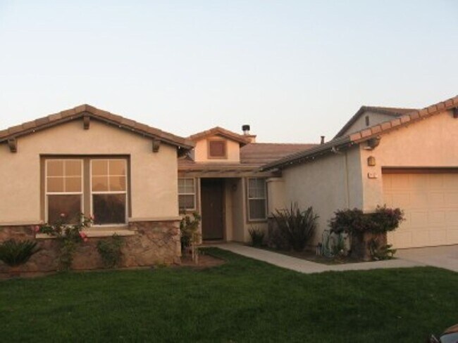 Building Photo - Beautiful Single-Story 3 Bedroom + Office,...