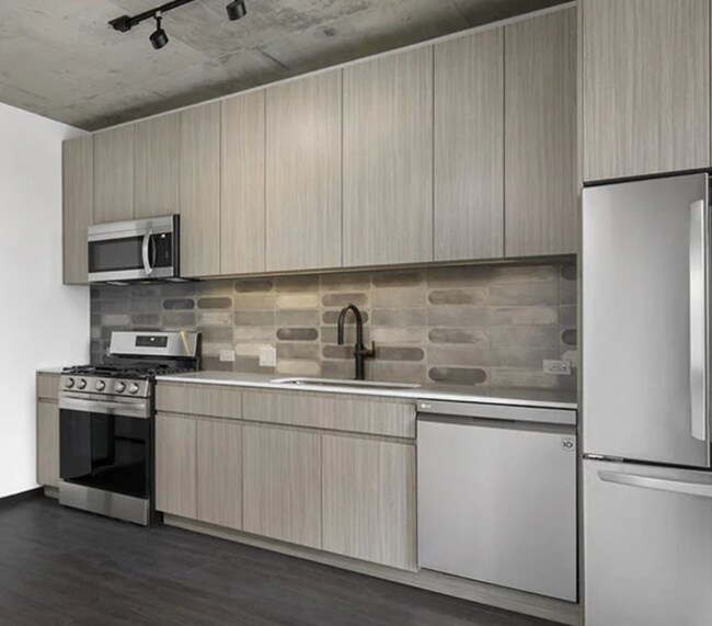 Foto del edificio - 1450 W Washington Blvd