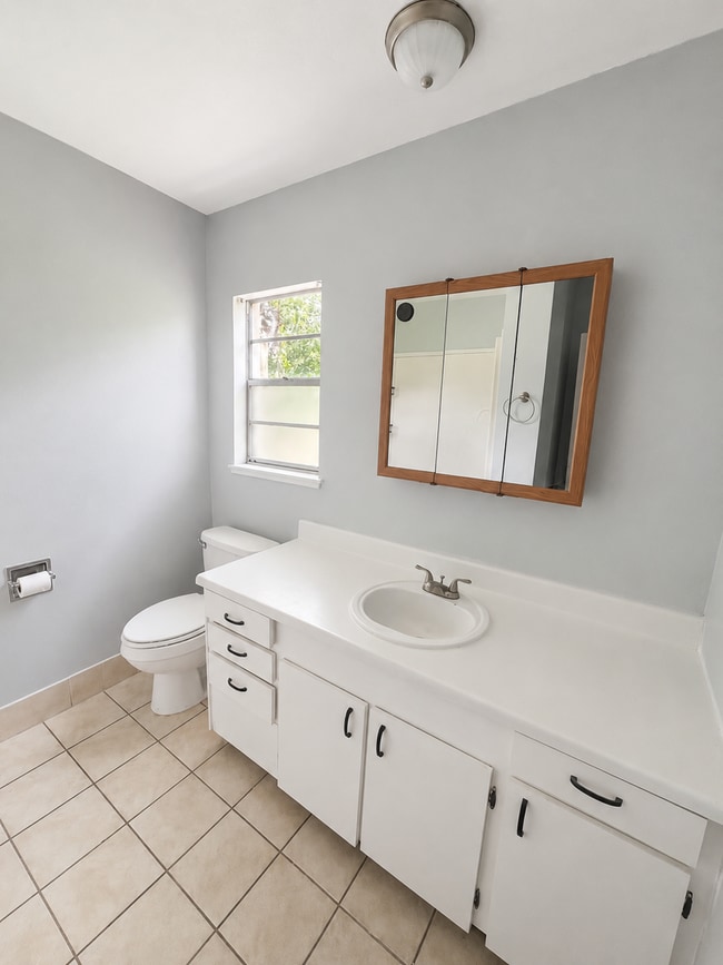 Building Photo - 1BR/1BA Dade City Duplex Near the Withlacoochee River
