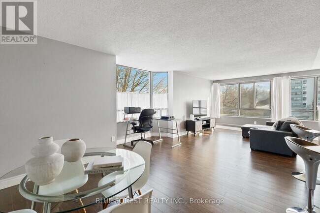 Building Photo - 570 Proudfoot Ln