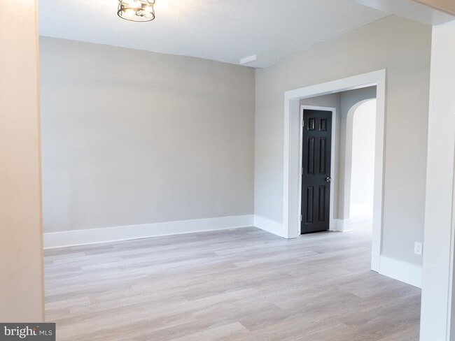 Building Photo - 2483 Shirley Ave