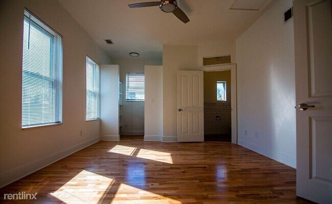 Building Photo - 2 br, 2 bath Townhome - 5811 W Patterson Ave