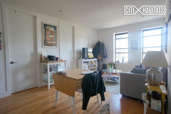 Foto del edificio - 310 12th St