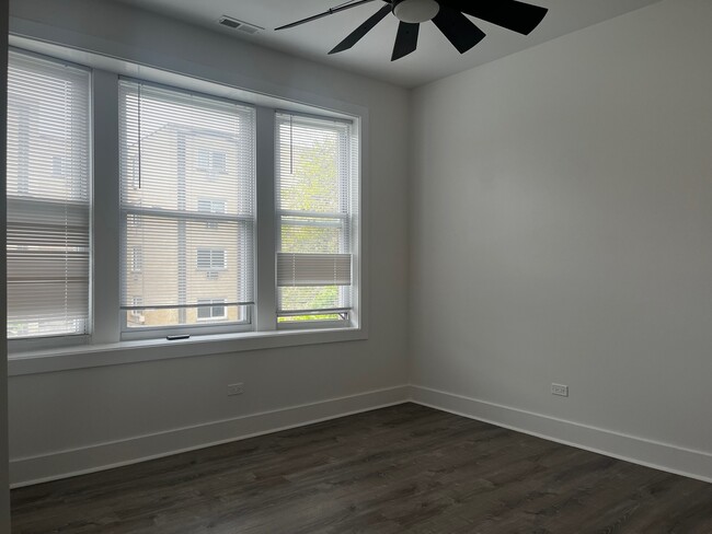 Foto del edificio - 5319 N Damen Ave