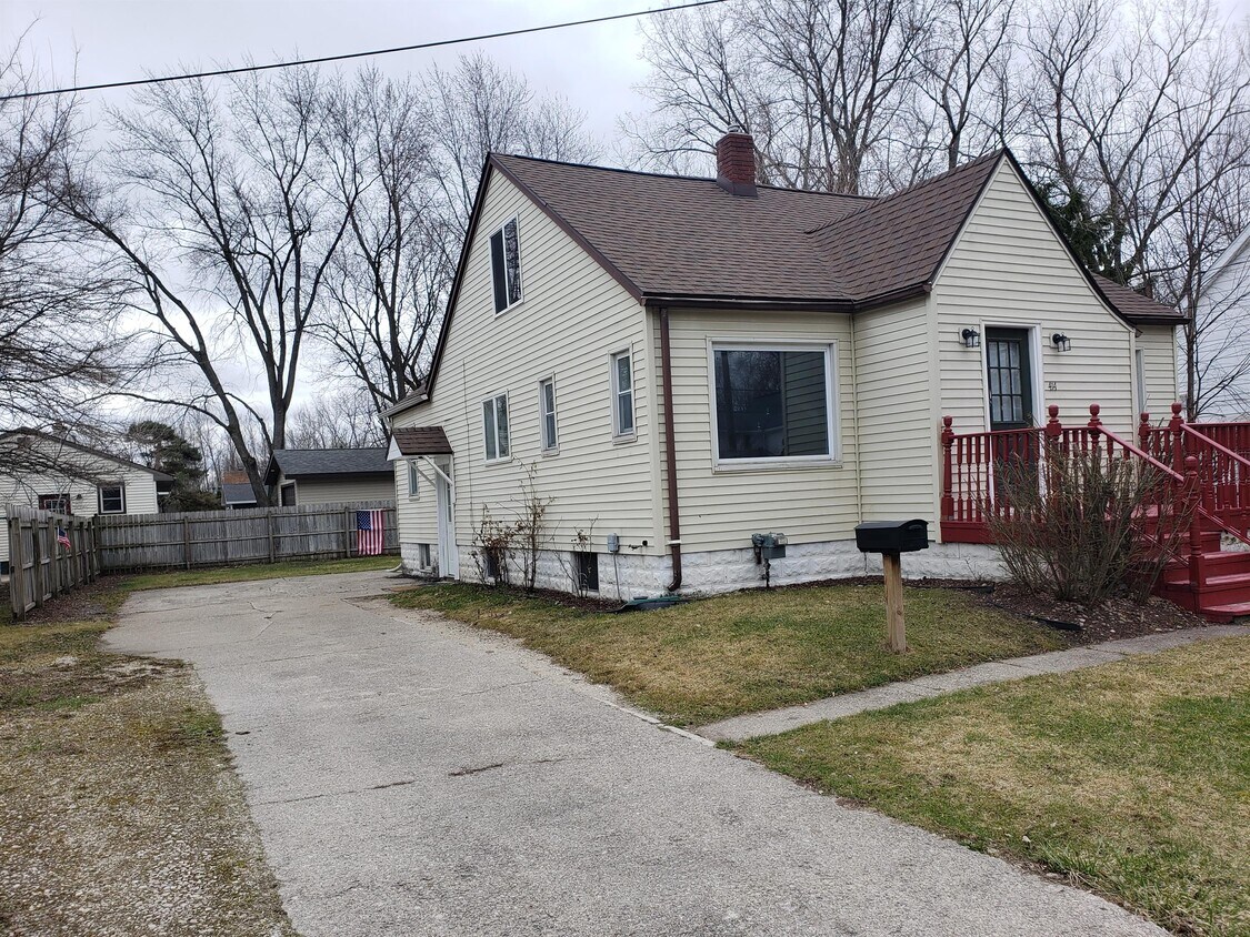 Primary Photo - 414 E Haley St