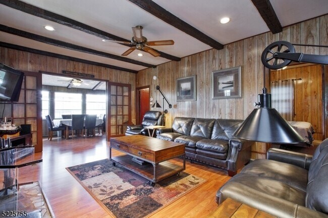 Foto del edificio - 137 Lakeview Ave