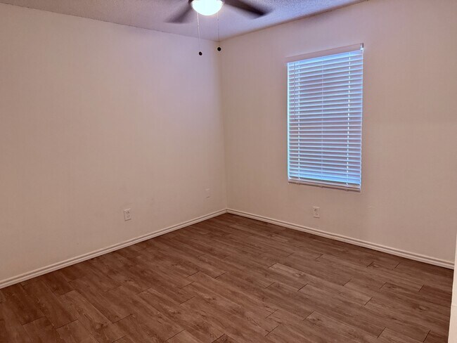 Foto del edificio - 7417 Fir Ave