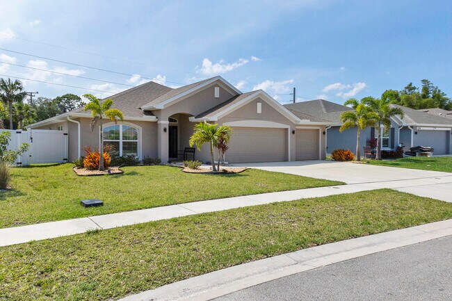 Building Photo - 5348 Lugo St