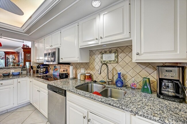 Building Photo - Waterfront! Annual Lease,  2 bedroom 2 bath plus bonus room