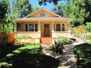 Building Photo - 108 Richardson St