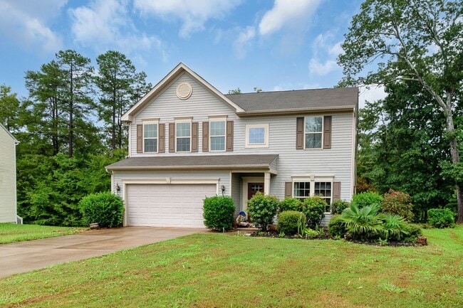 Building Photo - Spacious 4-Bedroom Home with Sunroom, Deck...