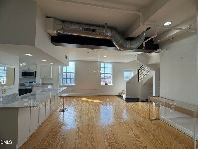 Foto del edificio - 109 W Main St