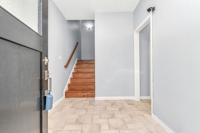 Building Photo - 2901 W Dallas St