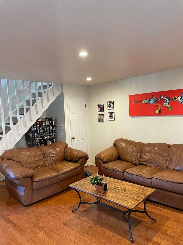 Primary Photo - Avail. MAY 1ST. In charming Niwot, Vaulted...