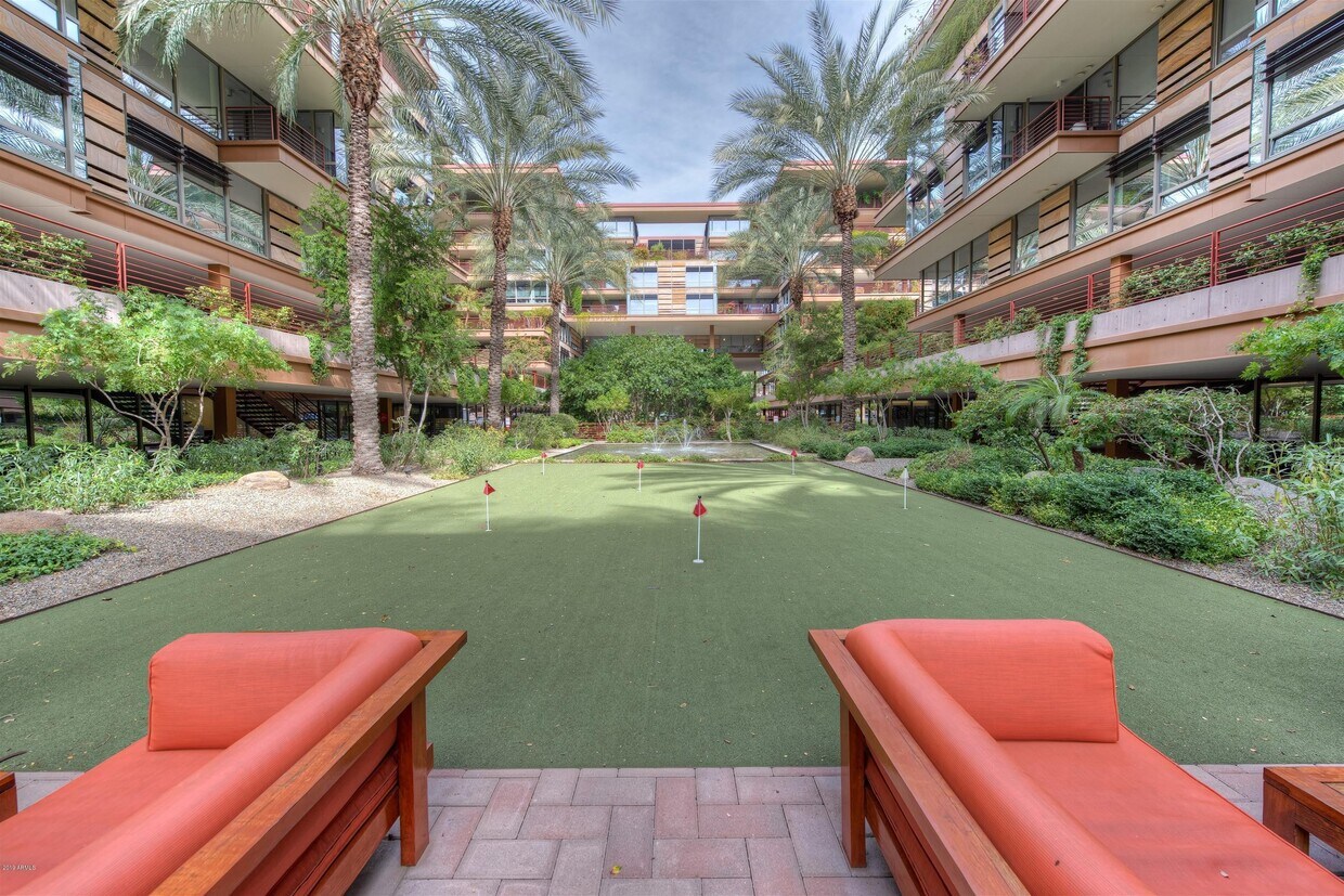 Primary Photo - 7137 E Rancho Vista Dr