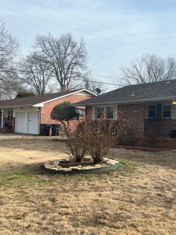 Building Photo - 2023 Meadow Ln Pl