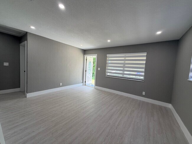 Foto del edificio - 827 Franklin Rd