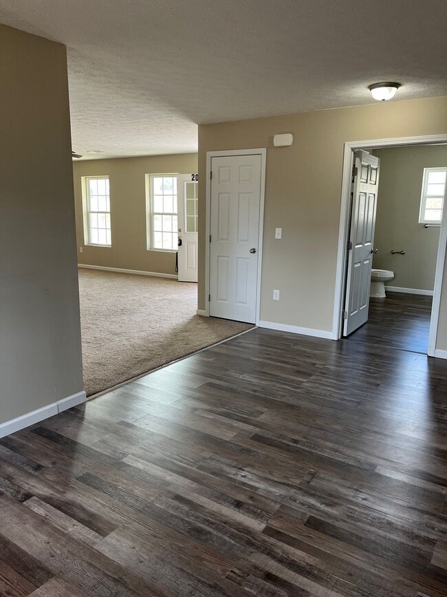 Building Photo - 3 bedroom 2 bath single family home