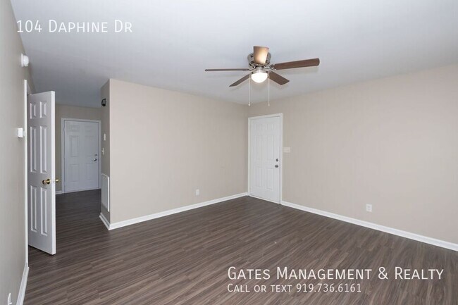 Foto del edificio - 104 Daphine Dr