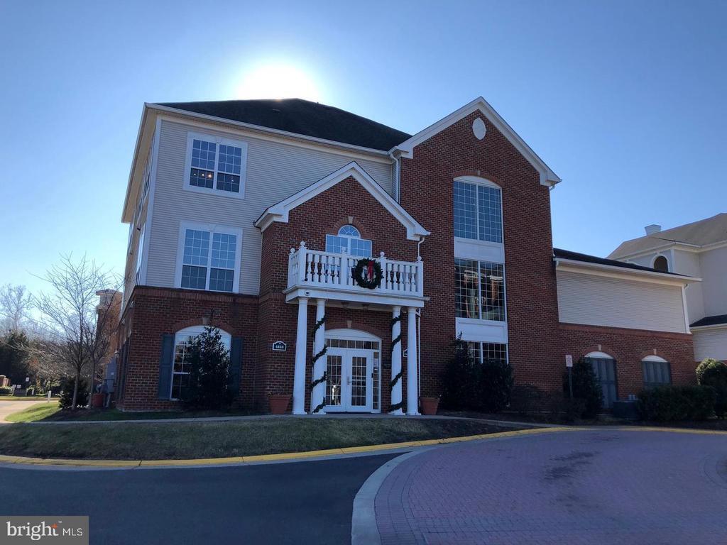 Foto principal - 4854 Eisenhower Ave