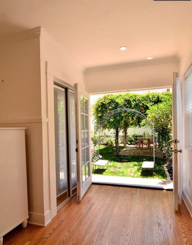 Foto del edificio - 1020 Havenhurst Dr