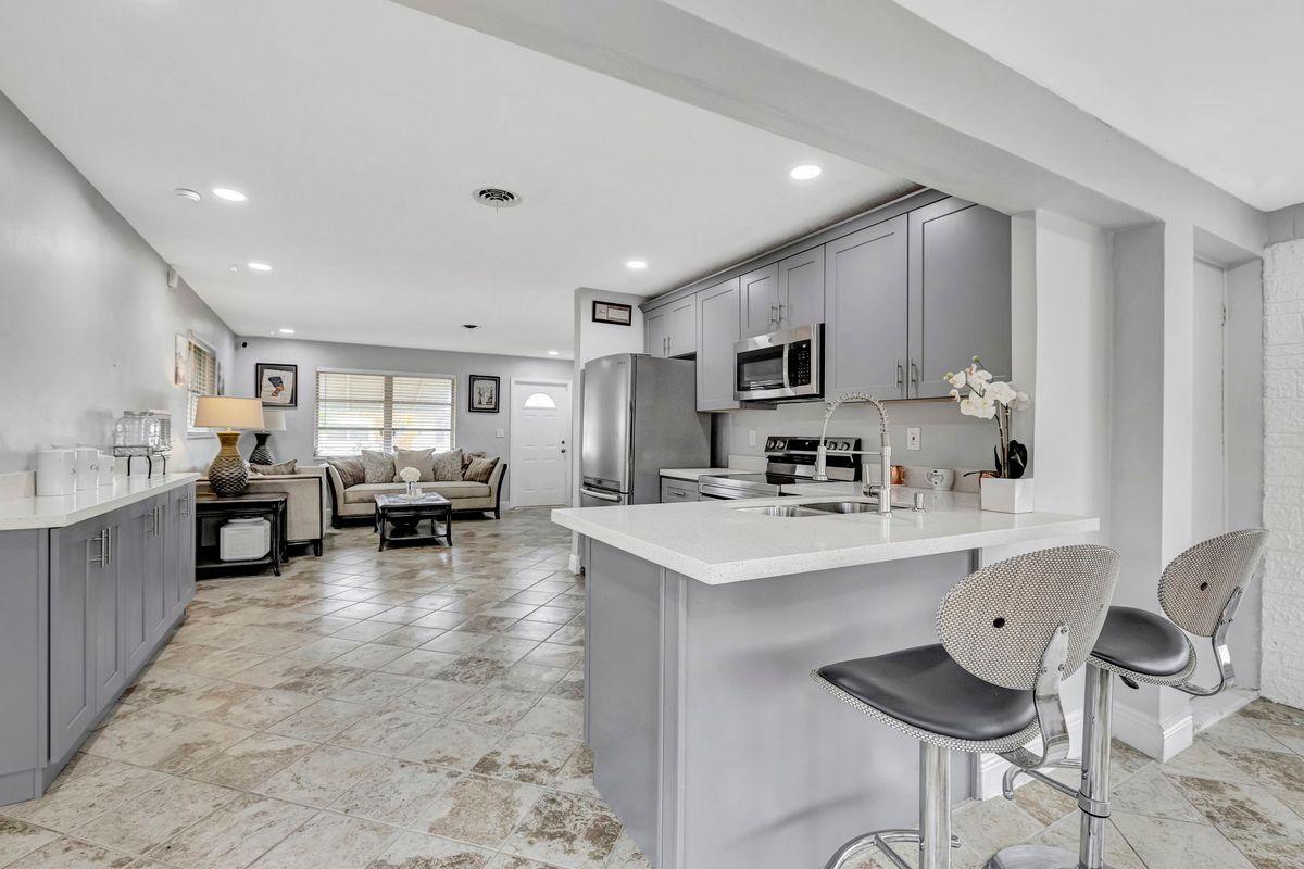Foto principal - 4901 NW 27th Way