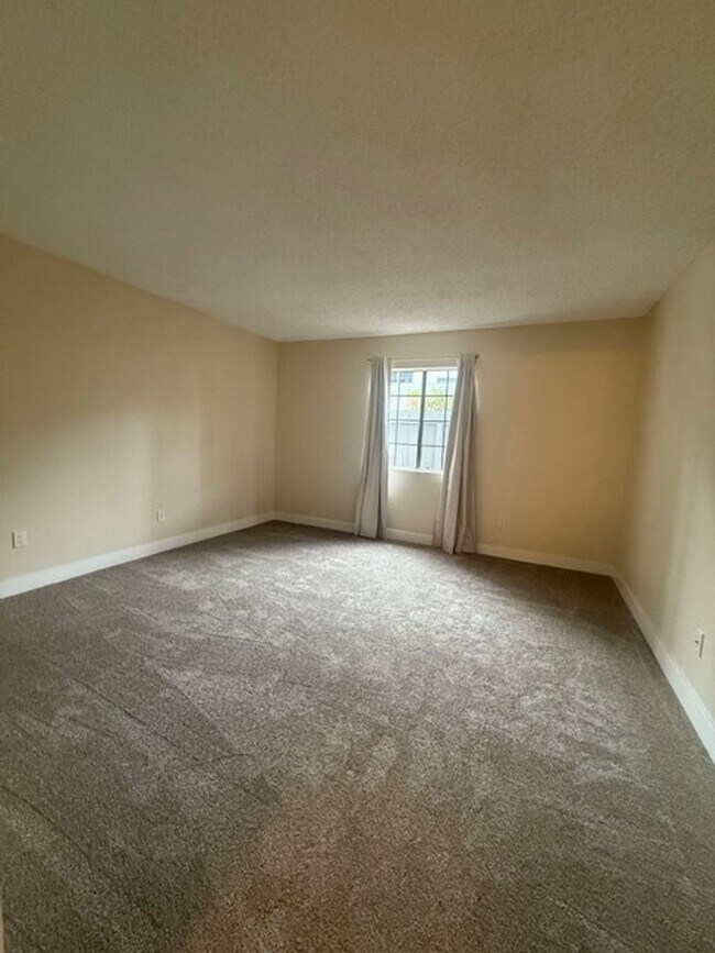 Foto del edificio - Gorgeous fully remodeled condominium