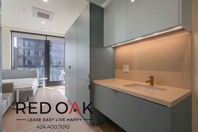 Foto del edificio - ~8 Weeks FREE~ Fully Furnished, Luxury Pri...