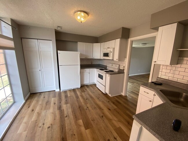 Building Photo - Old Hwy 63 S - 1201, #504