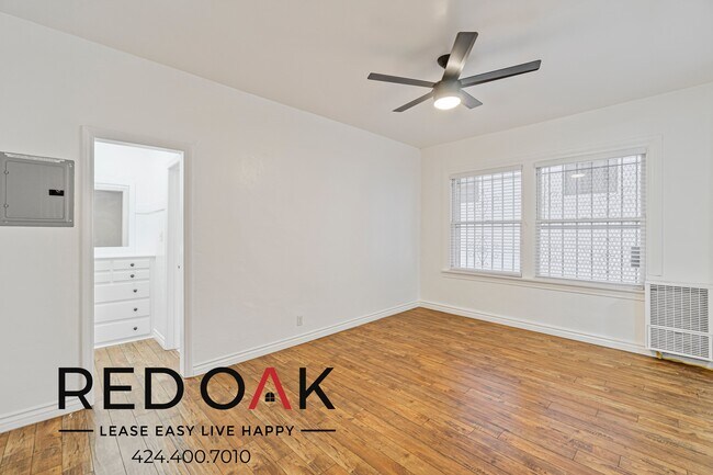 Foto del edificio - ~2 Months FREE~ Fantastic Studio with Stun...