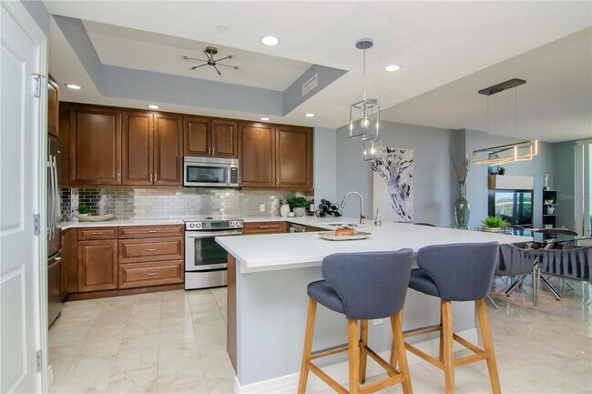 Building Photo - 1325 Snell Isle Blvd NE