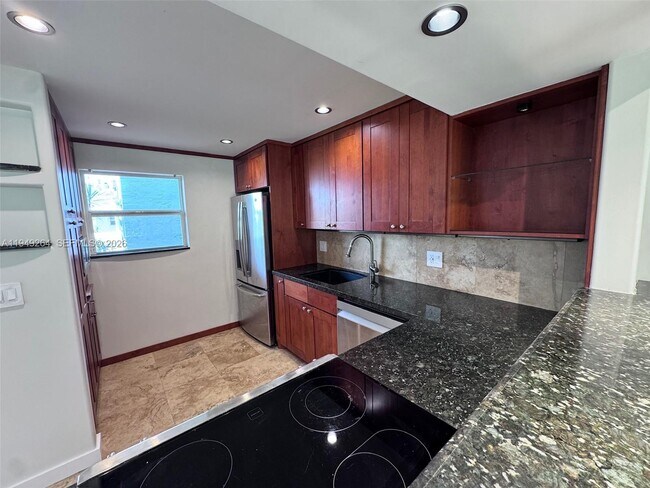 Foto del edificio - 100 Edgewater Dr