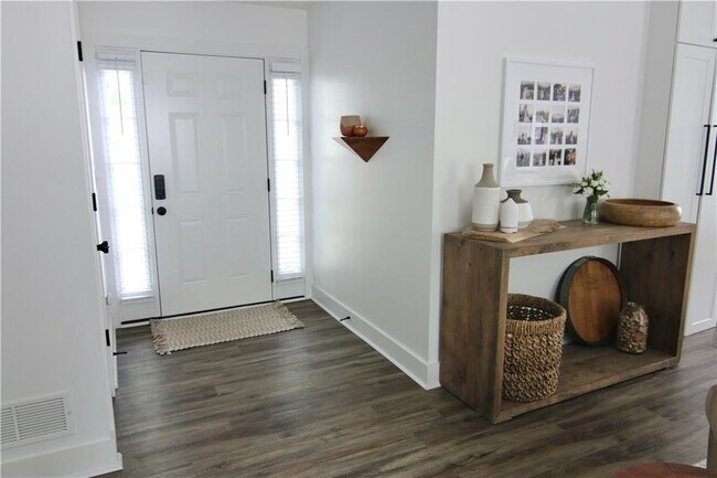 Foto del edificio - 4811 Lake Park Terrace